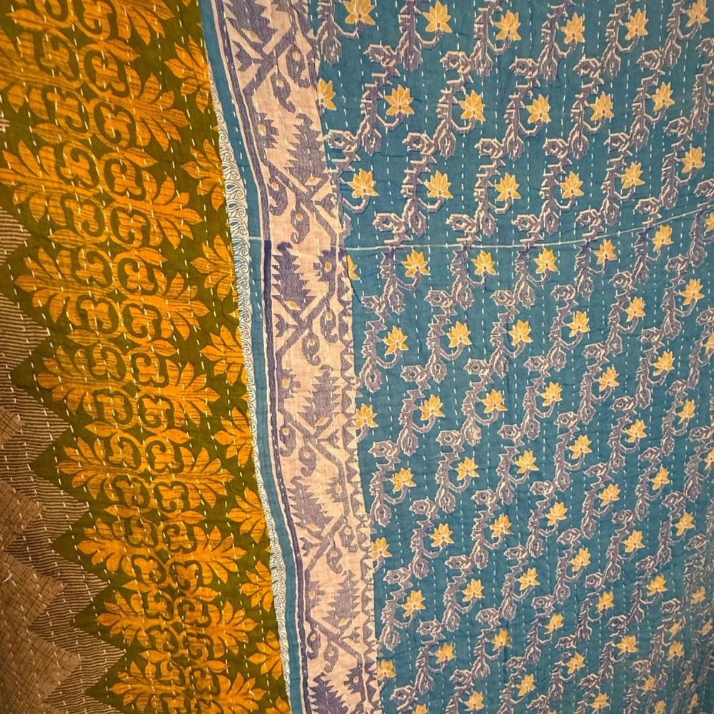 Colorful Kantha Quilt with Star Patterns - Picture 4 of 4